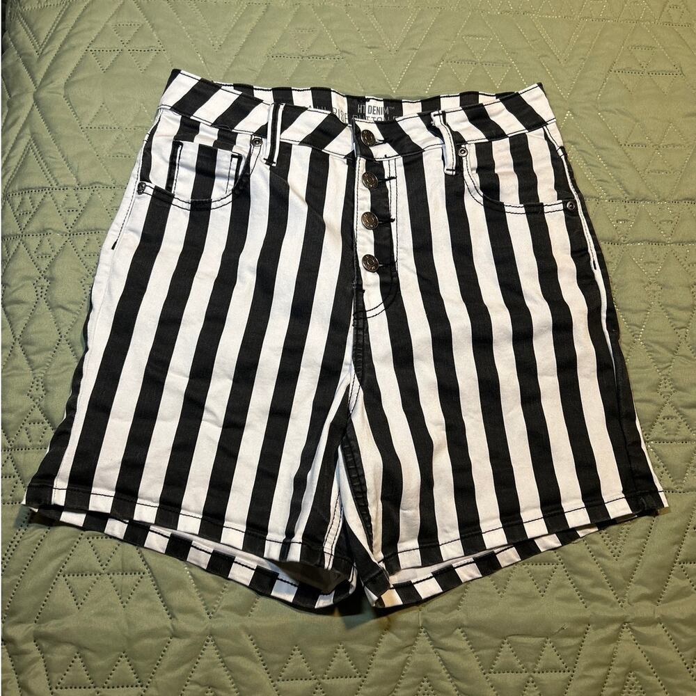 Hot Topic Denim Black White Striped Ultra Hi-Rise Button Shorts SZ 5 (W 9)